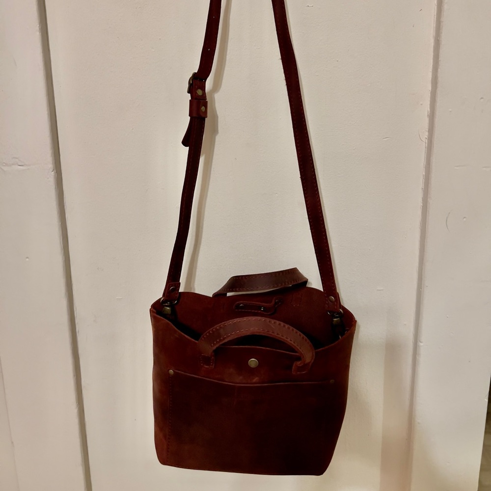 Crossbody bag with internal snap. Color is “Merlot”. L12in-H9in-W4in